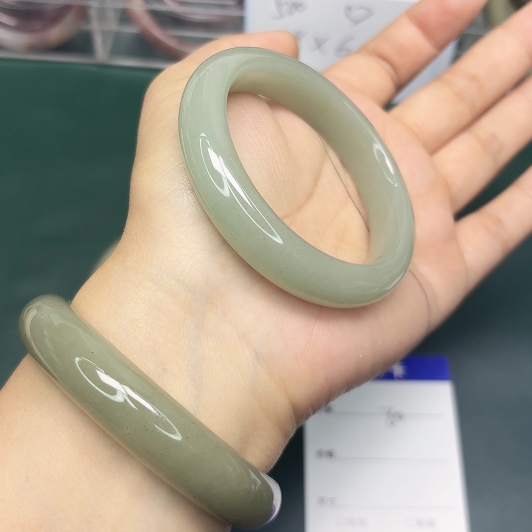 石英质玉未镶嵌手镯30/5352