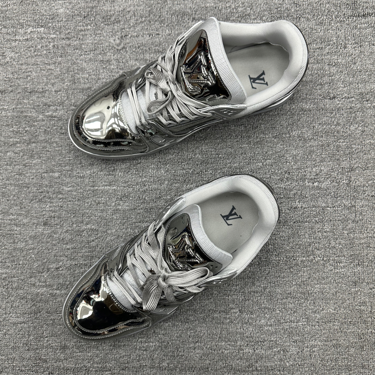 99新 LouisVuitton/路易威登 43 lv trainer 镜面皮板鞋 99新