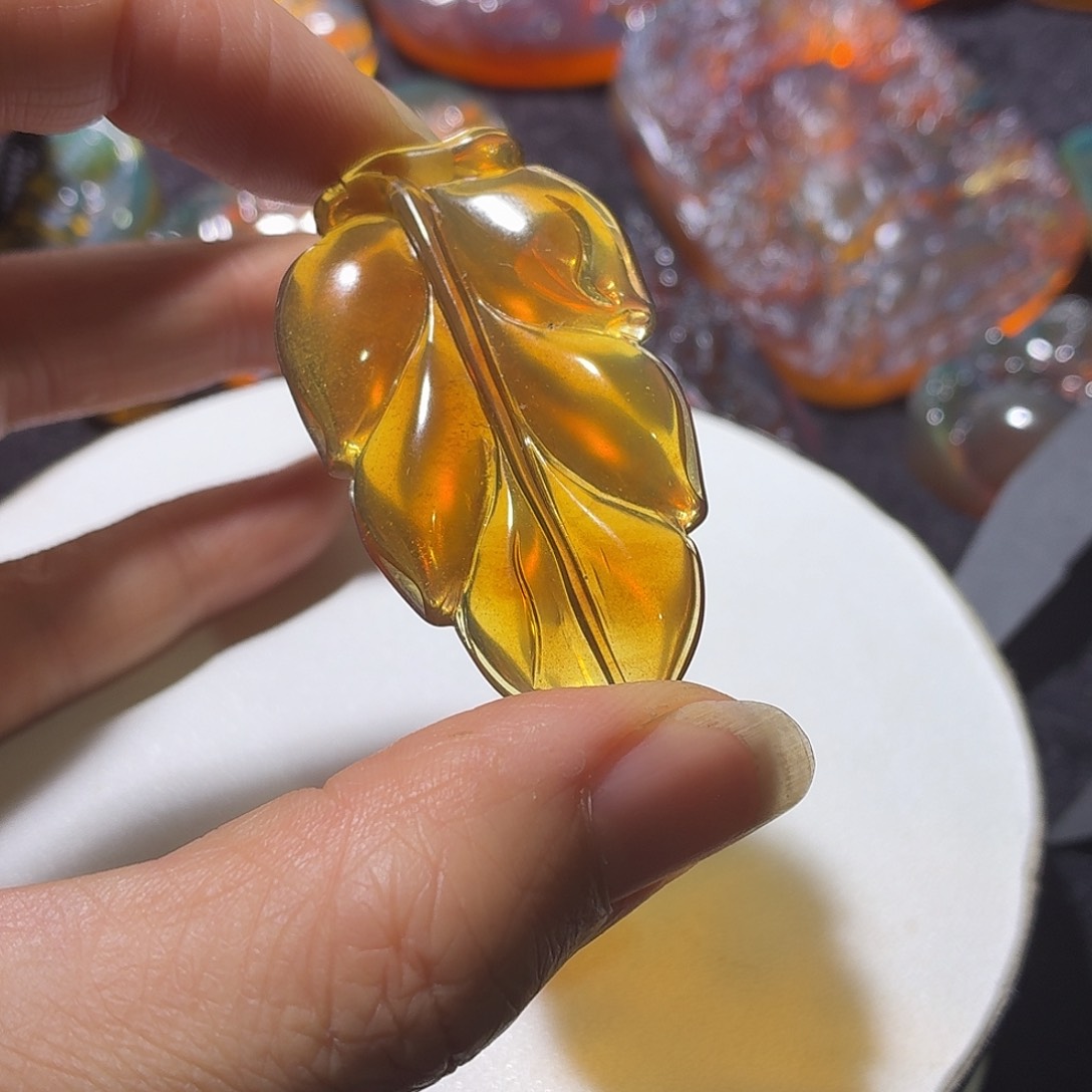 未镶嵌颈饰琥珀吊