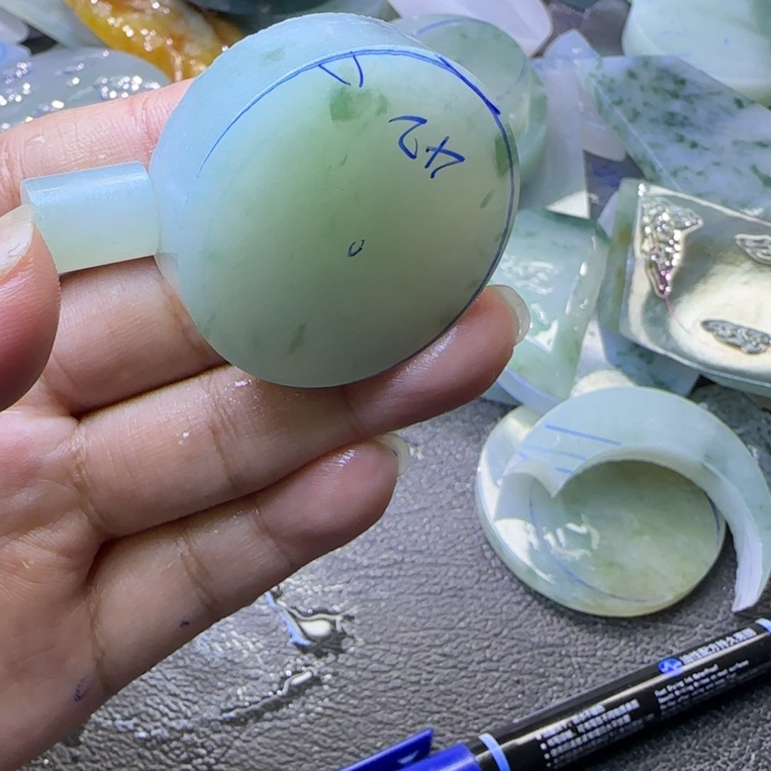 定制翡翠未镶嵌?**当定制