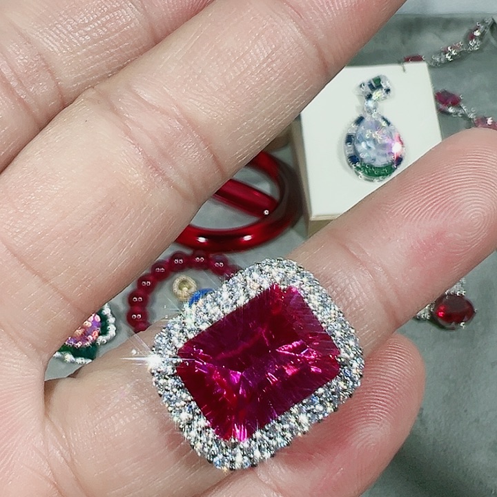 红宝石颈饰未镶嵌