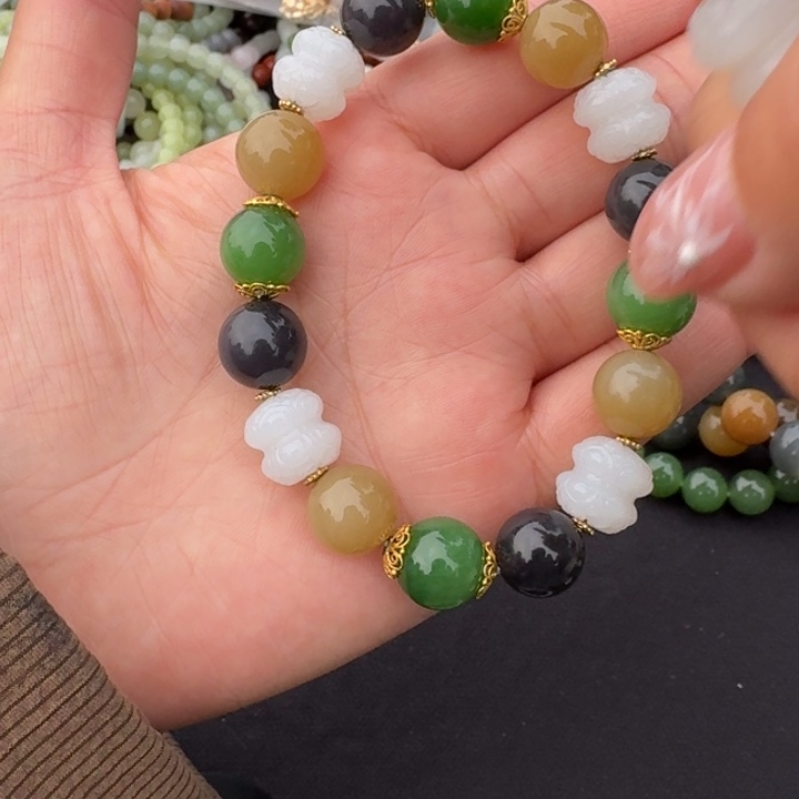 好****和田玉未镶嵌颈饰大学生