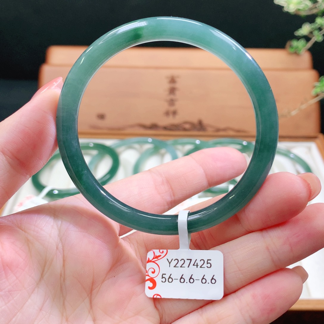 翡翠手镯未镶嵌天然
