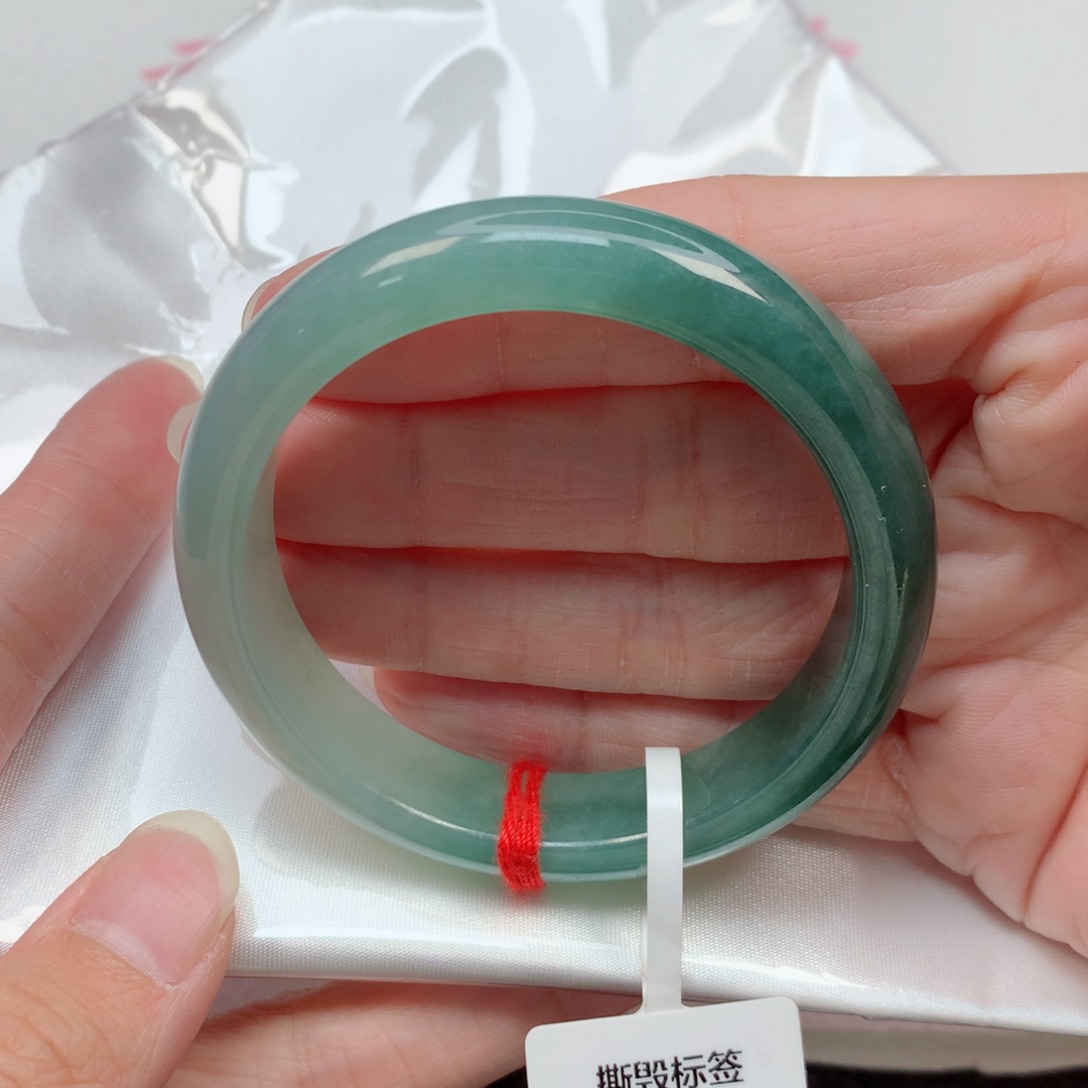 翡翠手镯未镶嵌51圈 半山水意境