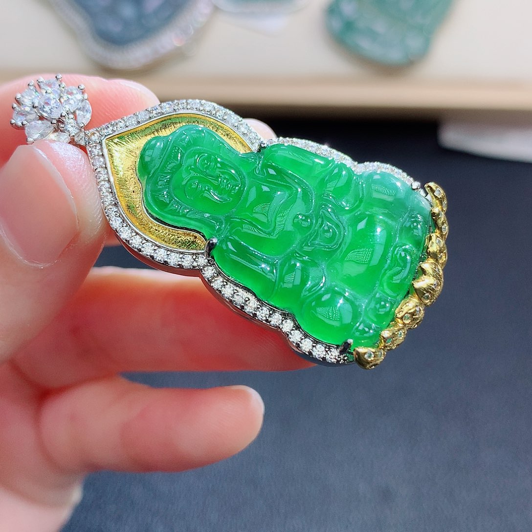 翡翠颈饰未镶嵌翡翠