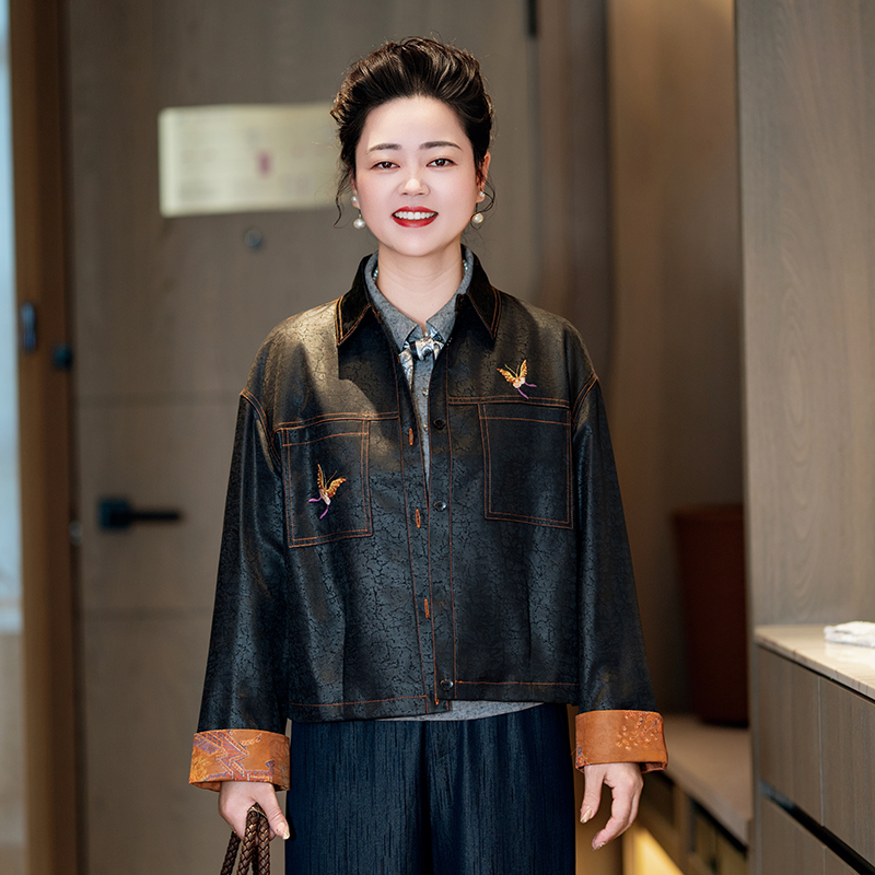 时尚妈妈秋装外套2025新款中老年女装春秋牛仔上衣洋气夹克衫外穿