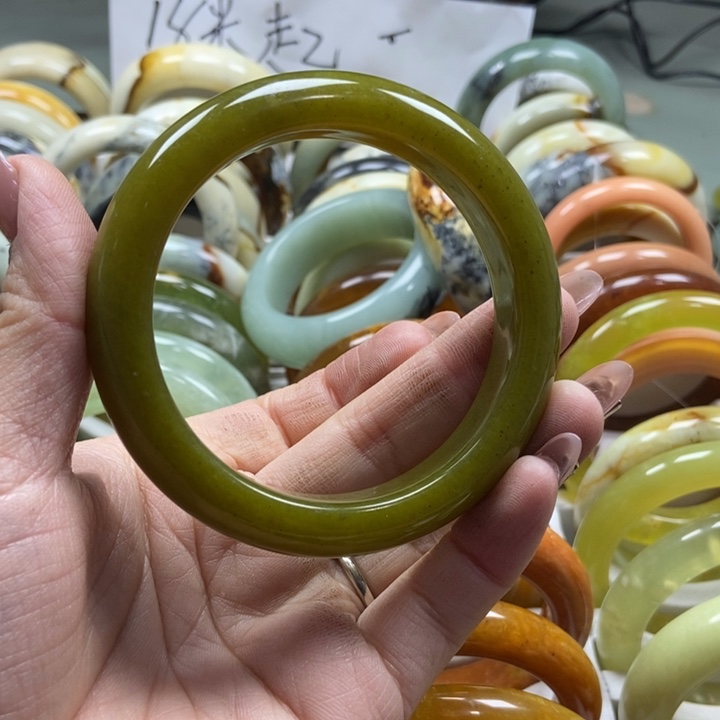 蛇纹石玉未镶嵌手镯美**实