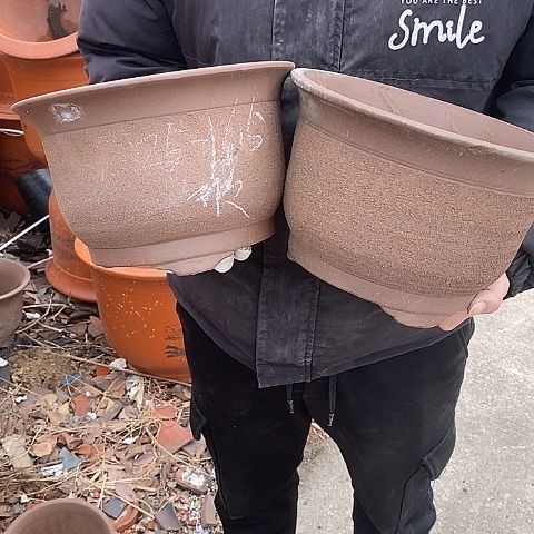 中国宜兴紫砂花盆，