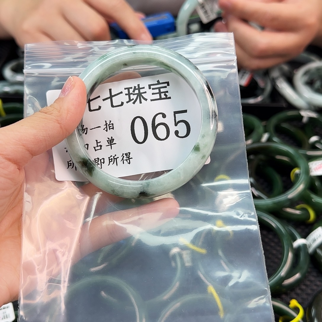 宜***佳翡翠未镶嵌手镯手镯61 065