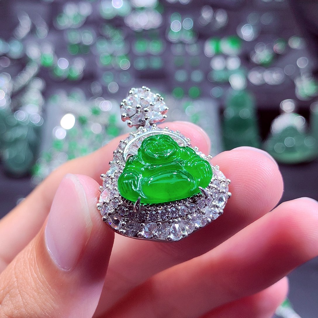 翡翠未镶嵌颈饰挂件