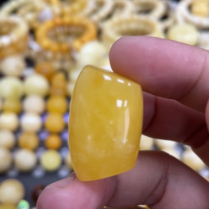 裸石蜜蜡未镶嵌18.5mm瑕疵焦皮