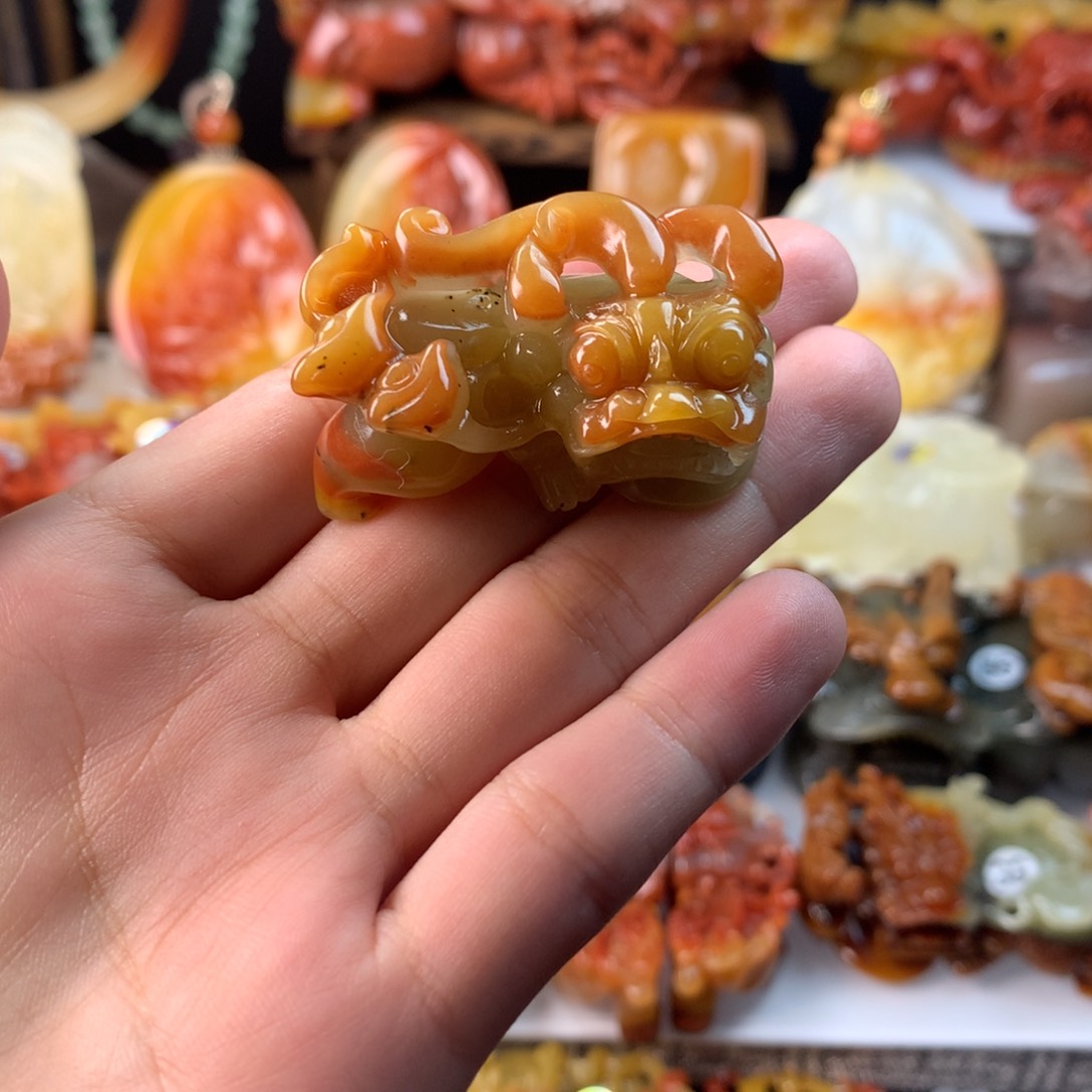 石英质玉（黄龙玉）挂件未镶嵌