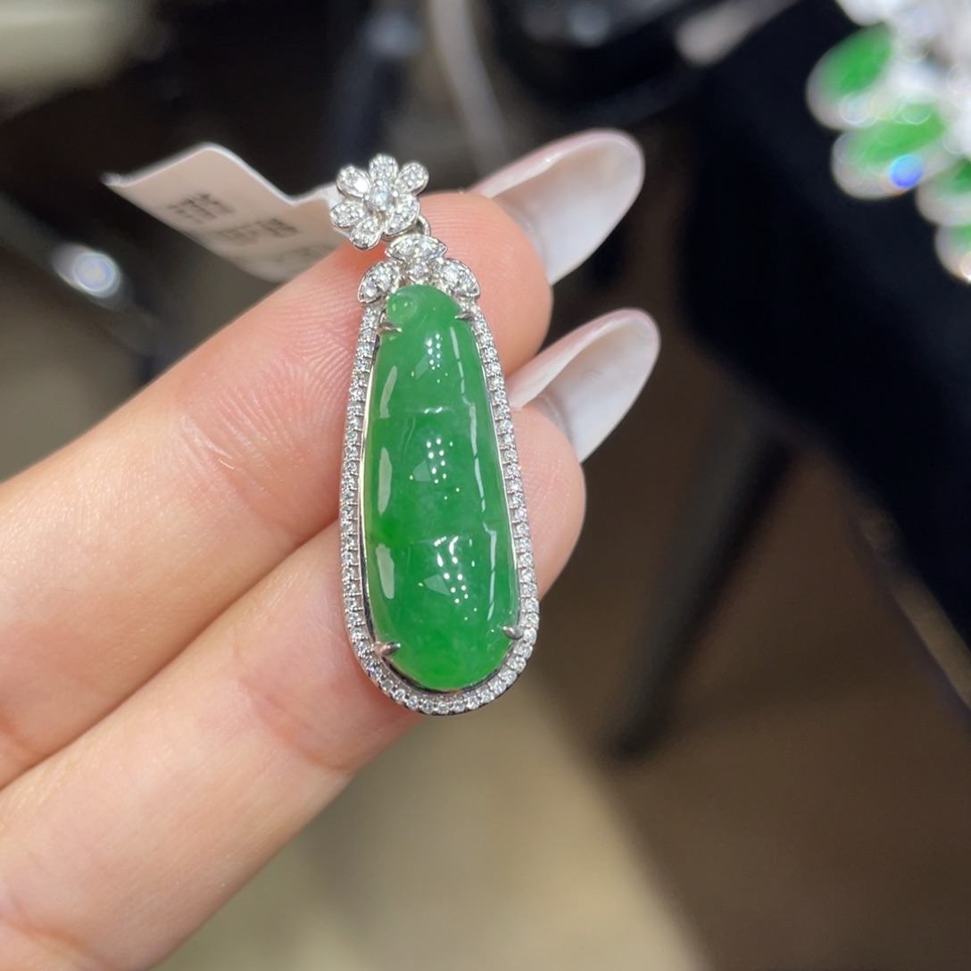 翡翠颈饰18K金镶嵌天然缅甸翡翠a货