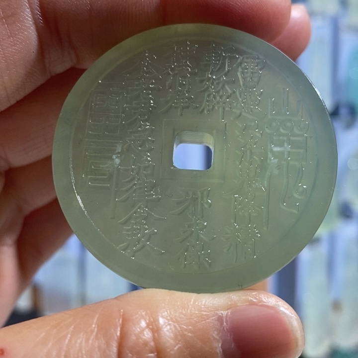 岫玉未镶嵌颈饰吊坠