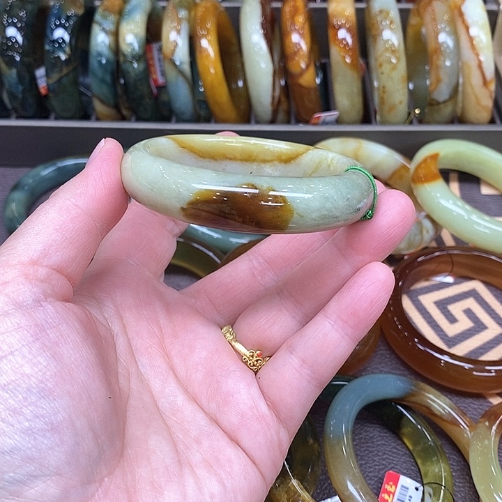 未镶嵌蛇纹石玉手镯