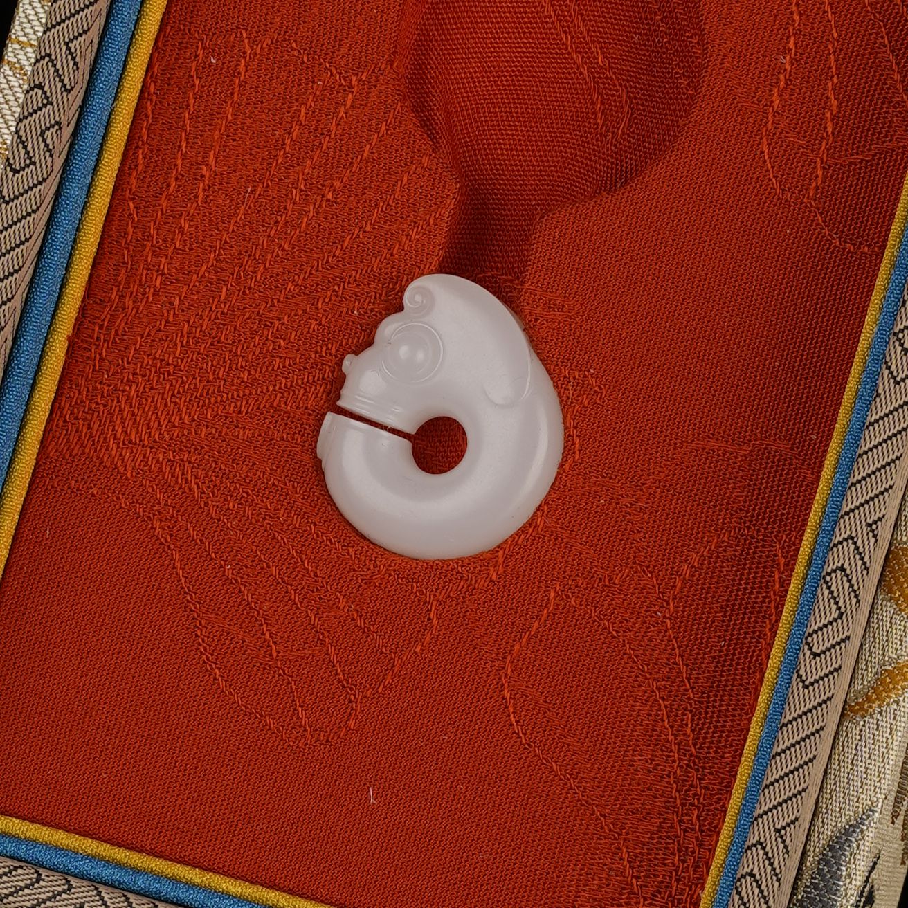 XX03715二十世纪和田玉猪龙挂坠