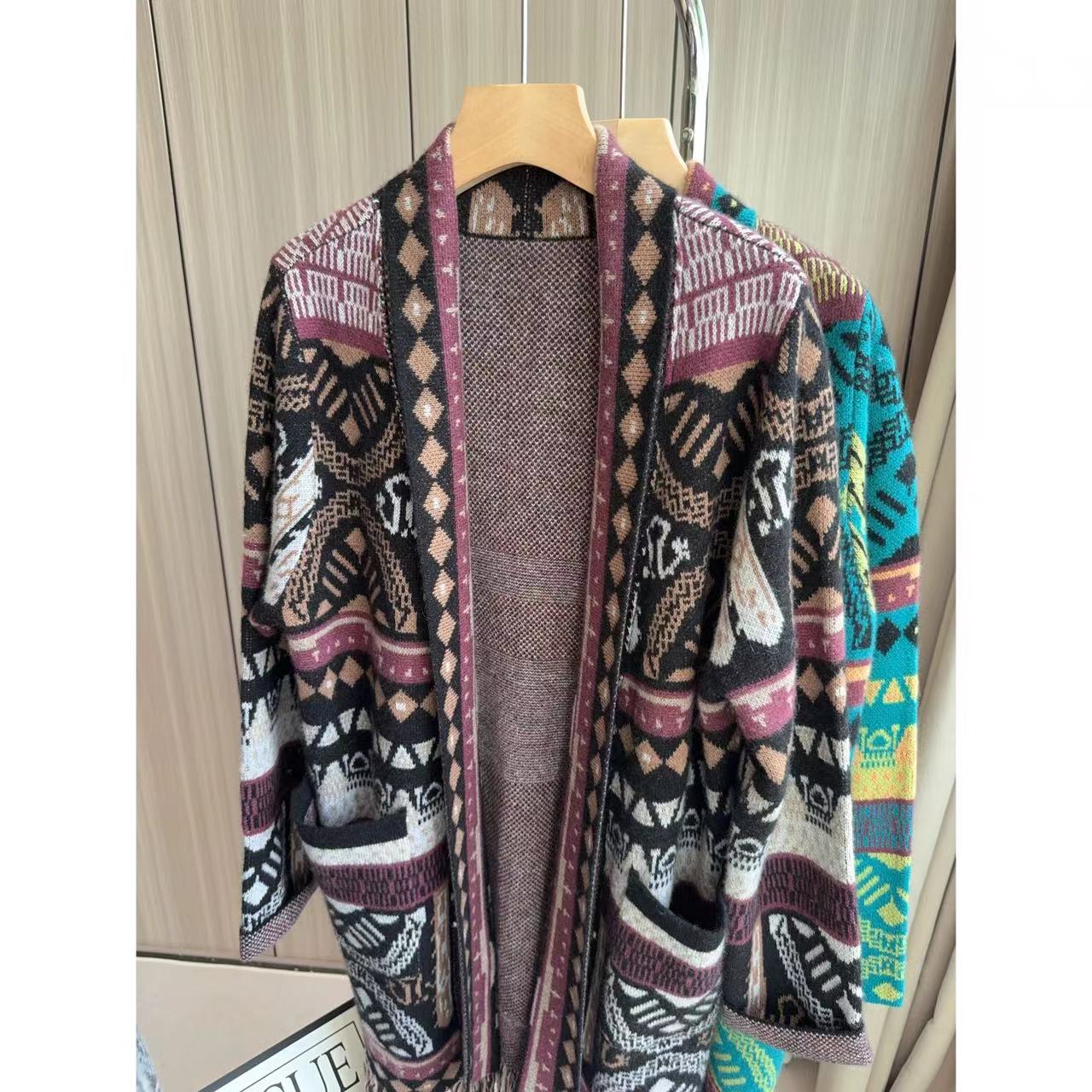 【100山羊绒】230353秋冬厚款民族风羊绒衫复古彩虹色带流苏款外套