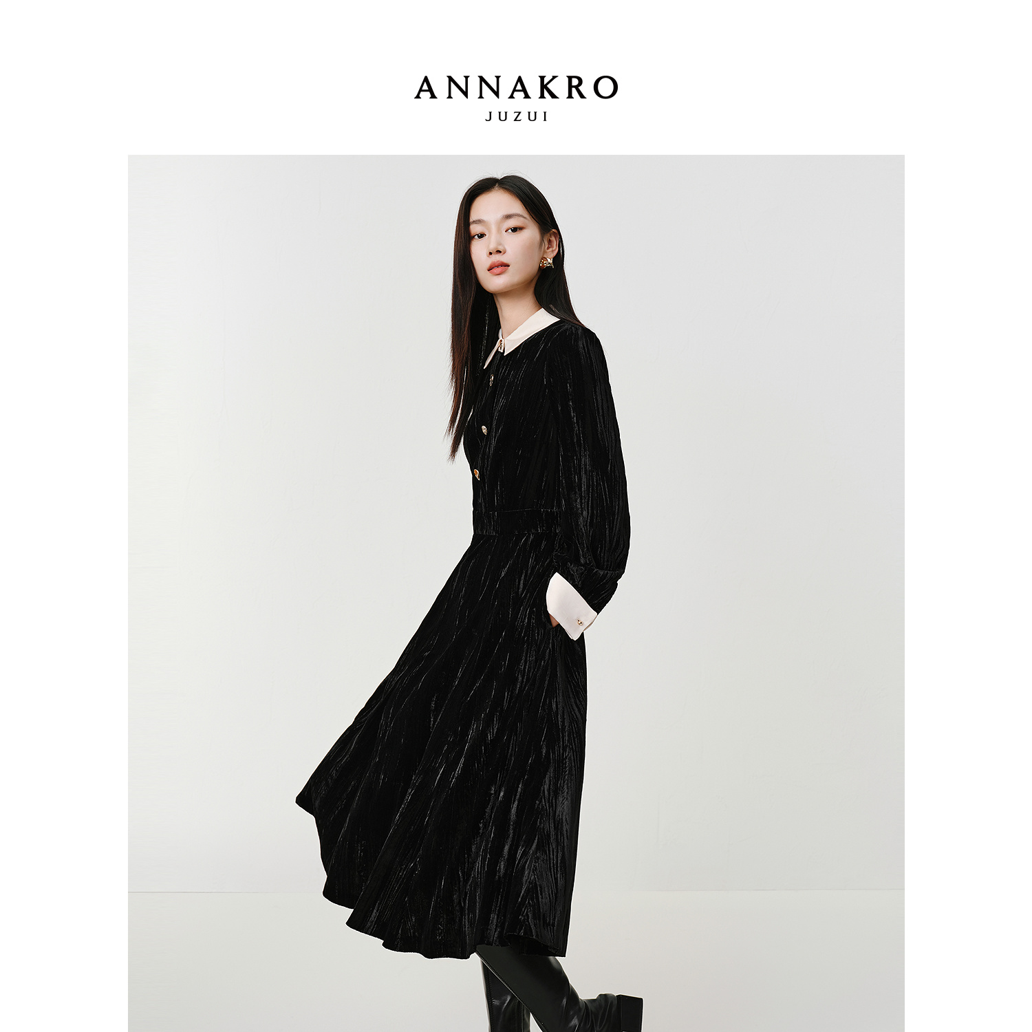 【丽公主专属】玖姿·安娜蔻KWFQ50014连衣裙2025秋高智风压褶丝绒女