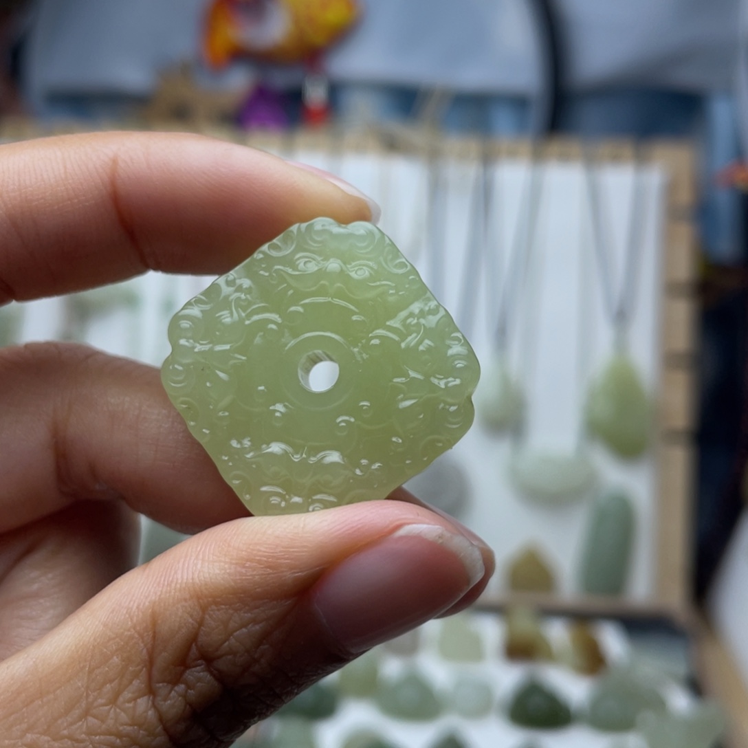 身***影和田玉未镶嵌吊坠(不含链)