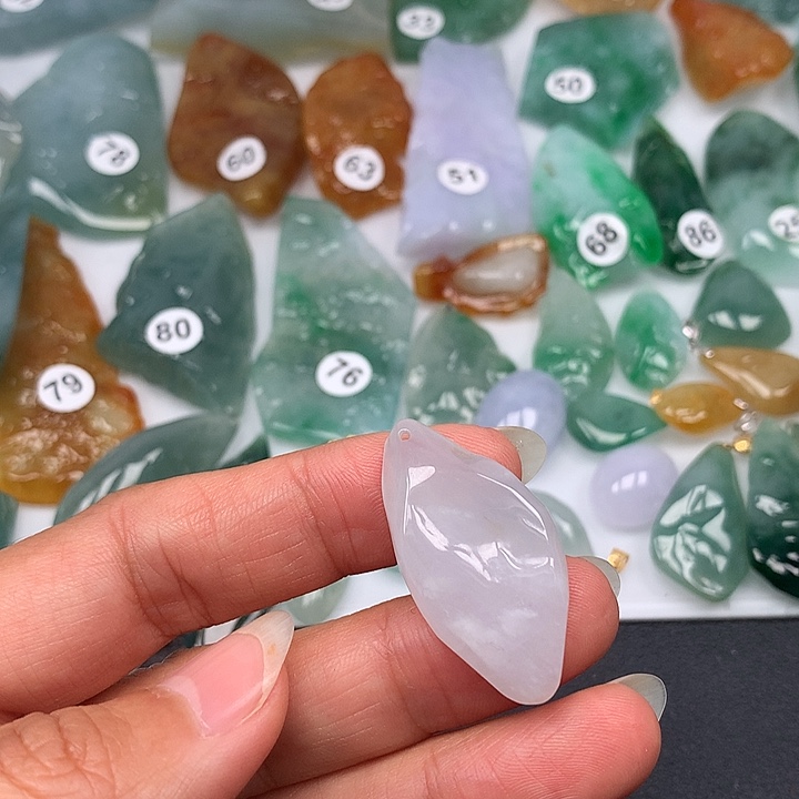 翡翠未镶嵌颈饰随型