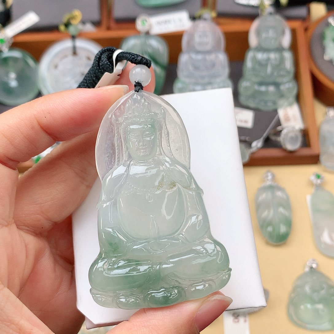 翡翠颈饰未镶嵌观音