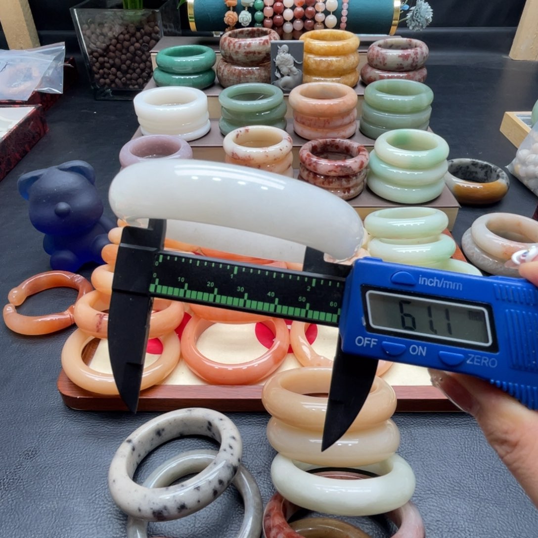 石英质玉手镯未镶嵌