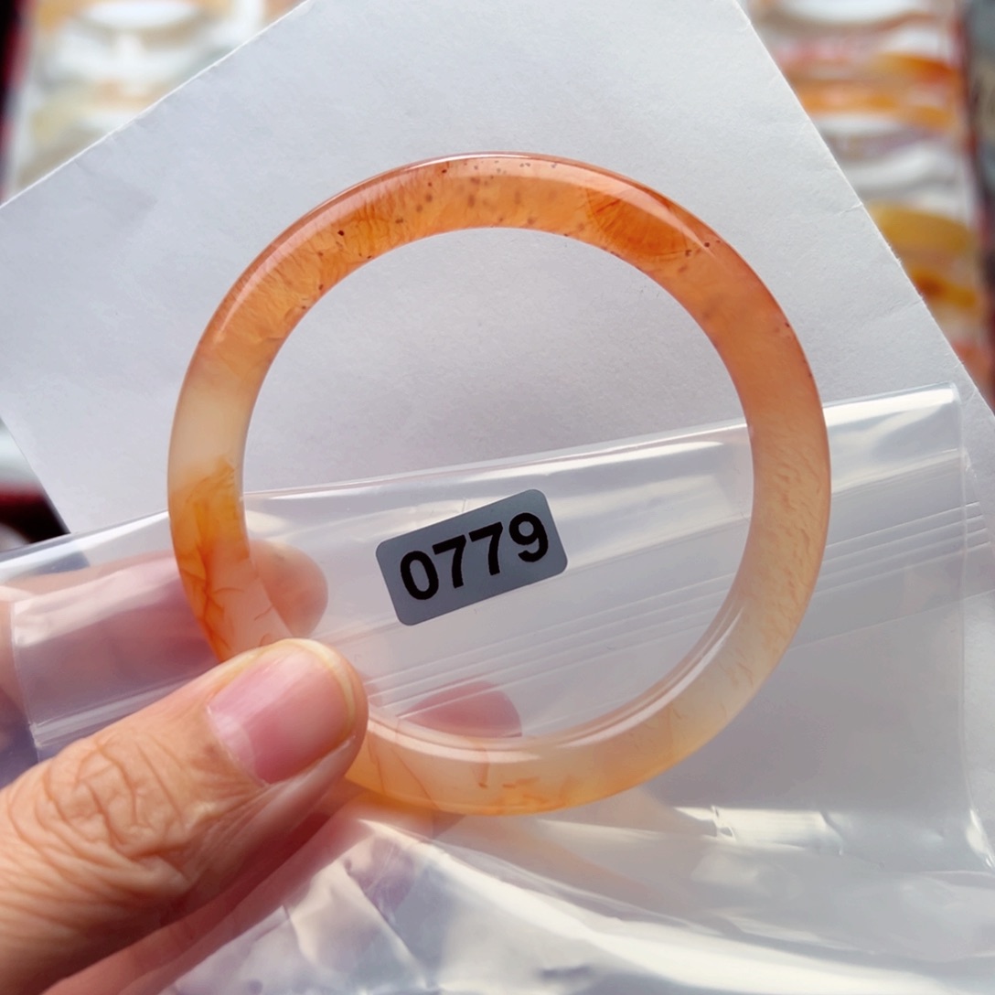 玛瑙/玉髓手镯未镶嵌只*