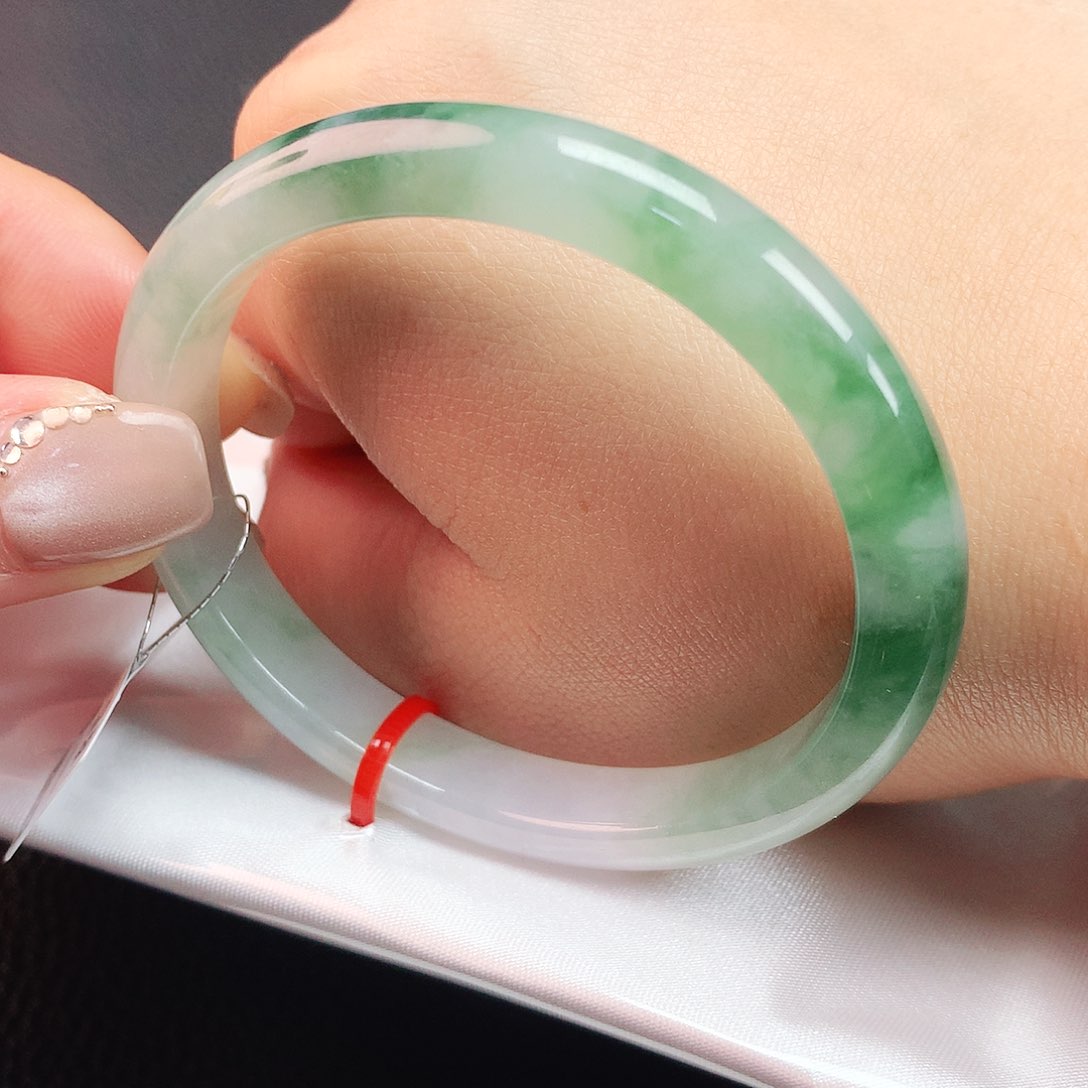 翡翠手镯未镶嵌54贵