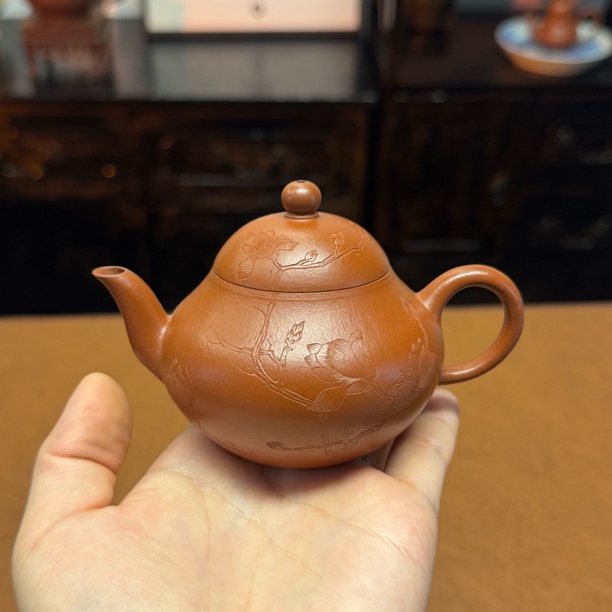 宜兴紫砂壶壶名，梨形，容量140cc，泥料，小煤窑朱泥，全手工制作