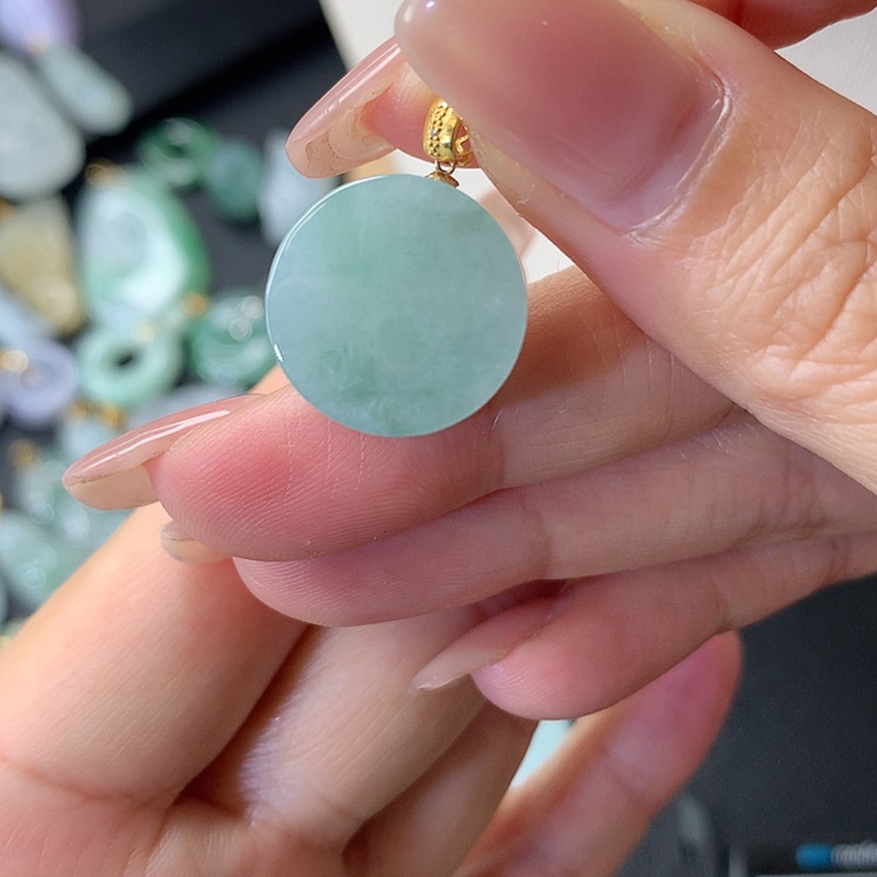 【闪购商品】翡翠吊坠(赠链)18K金镶嵌元*