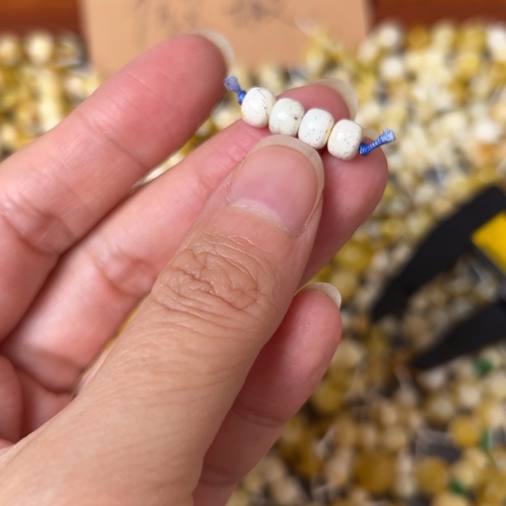 蜜蜡未镶嵌裸石6mm一组