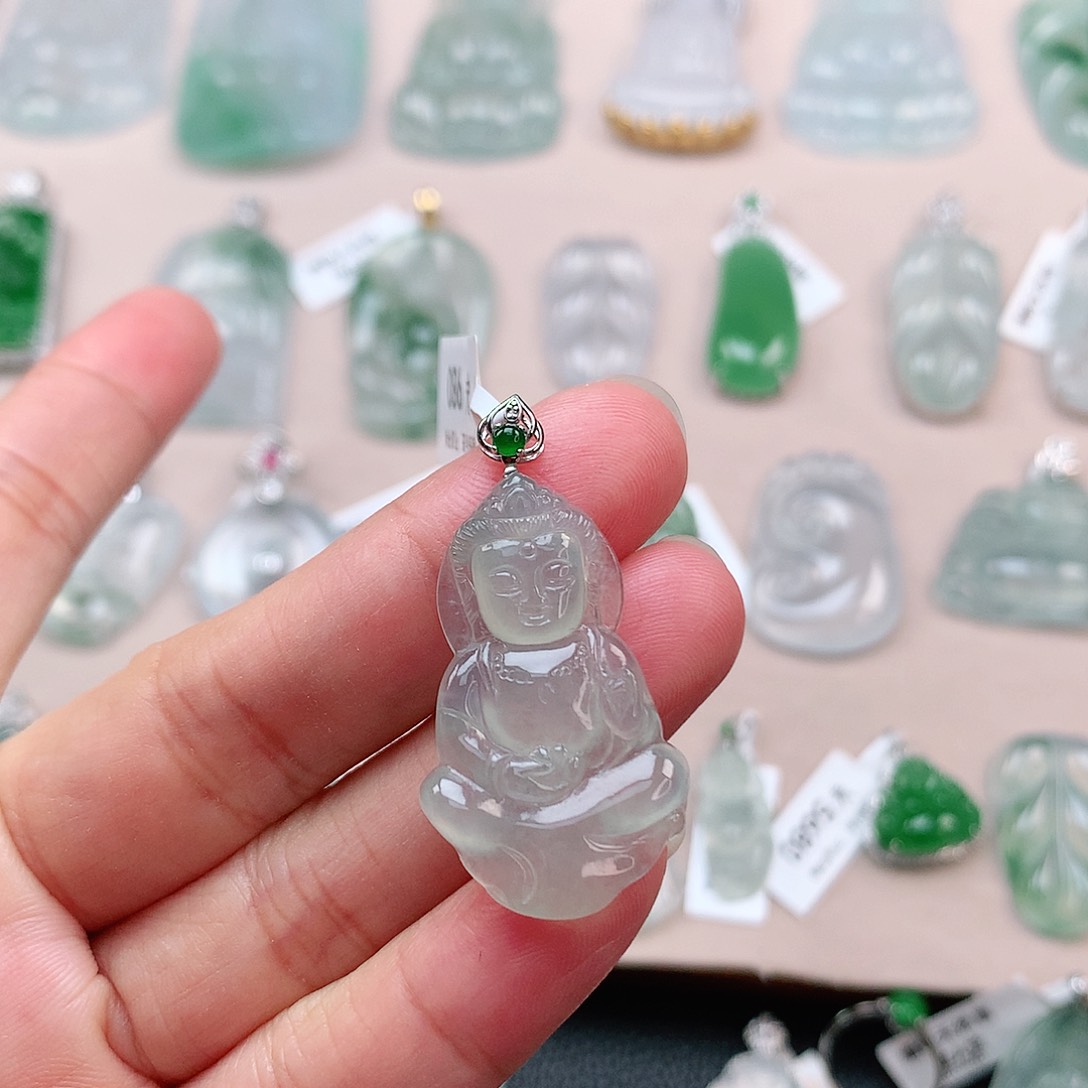 翡翠颈饰18K金镶嵌宝宝佛