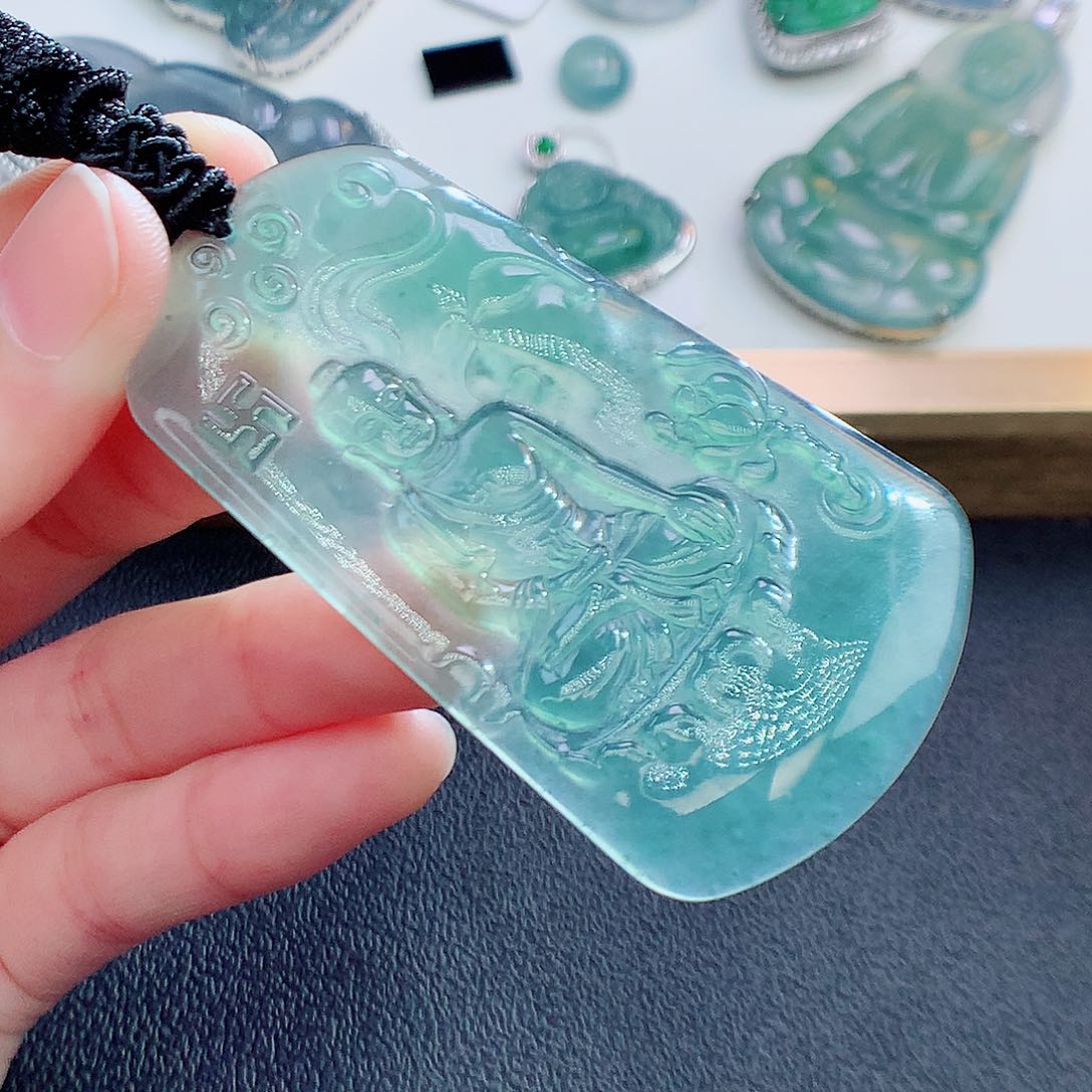 翡翠挂件未镶嵌翡翠