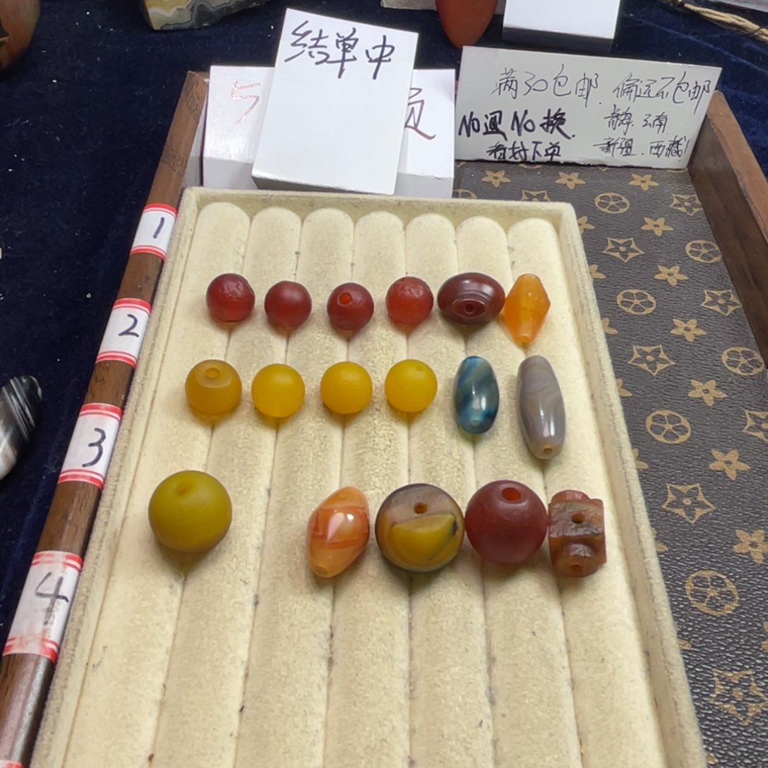 乐***姐玛瑙/玉髓未镶嵌珠宝半成品