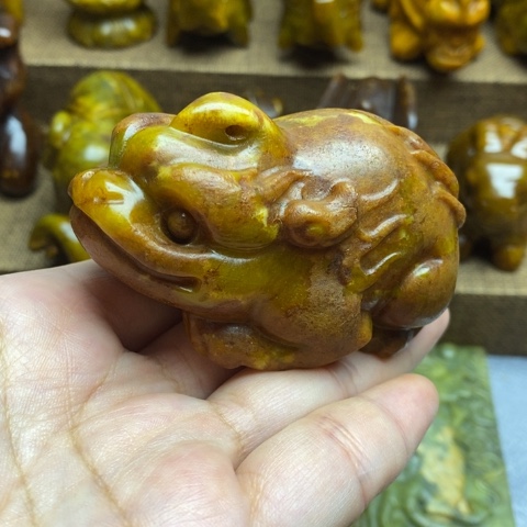 未镶嵌蛇纹石玉颈饰74