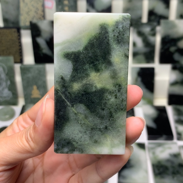 独山玉颈饰未镶嵌