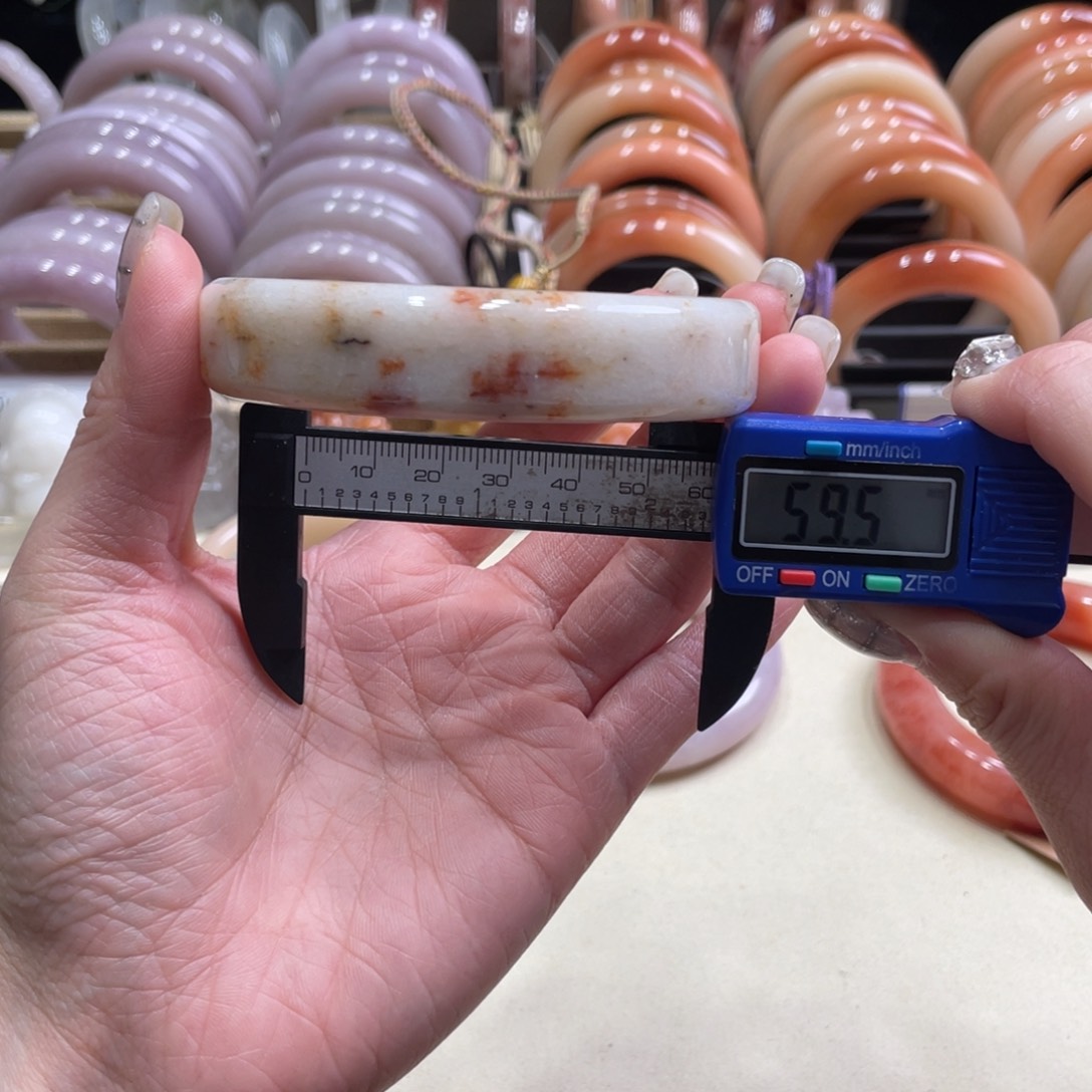 未镶嵌手镯石英质玉