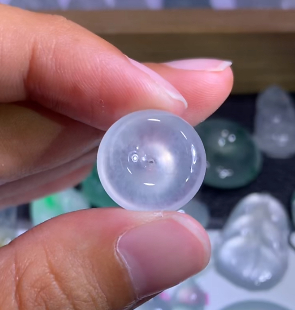 缅甸A货翡翠起钢光小肉扣子