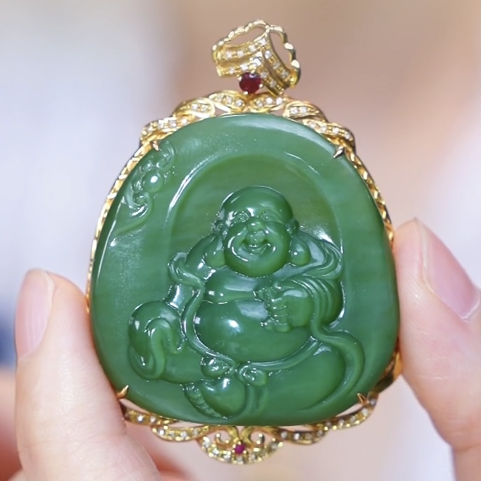 【芒心珠宝】天然和田玉18K金镶嵌全包碧玉38mm逍遥佛吊坠