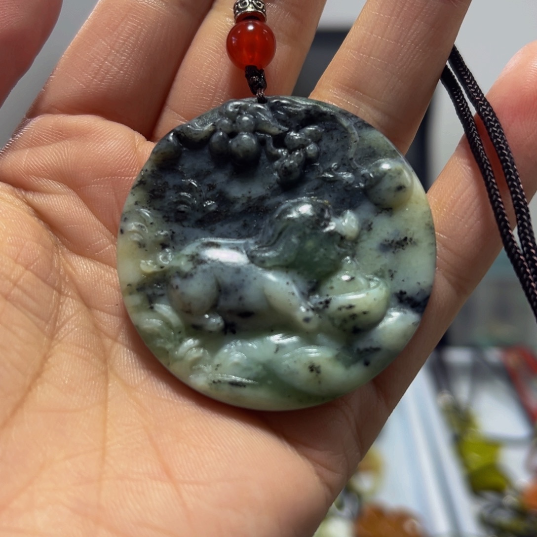 蛇纹石玉未镶嵌颈饰