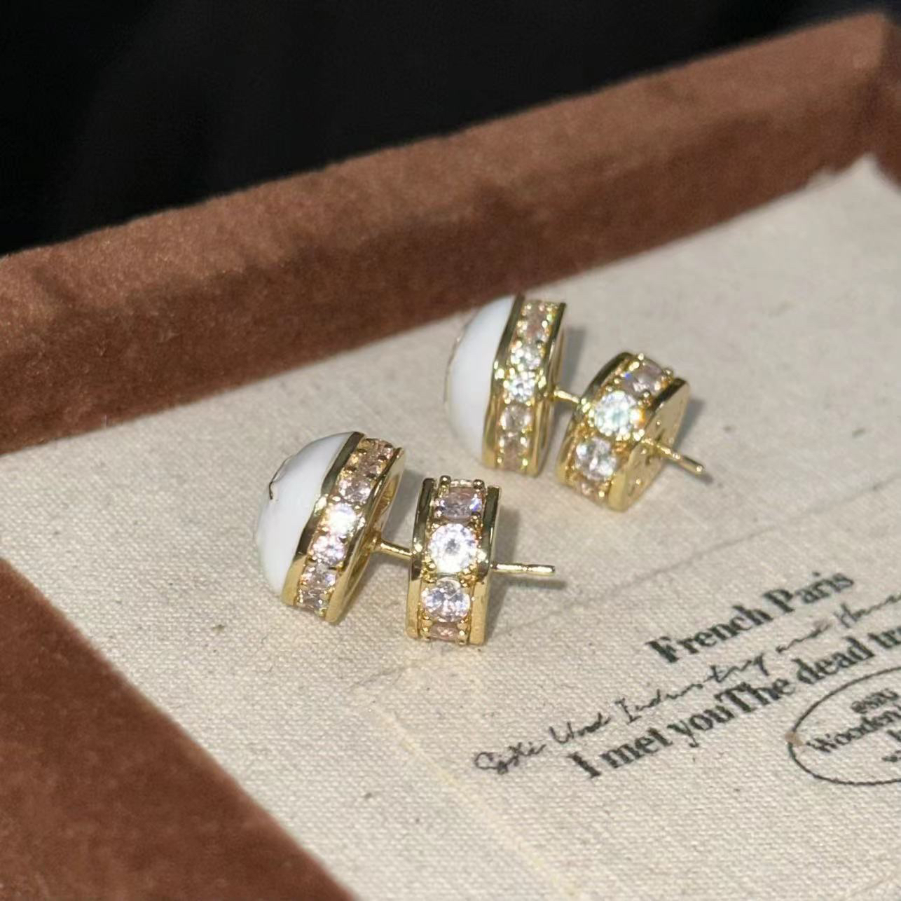 铜合金耳饰 白色凯凯简约耳饰-67066