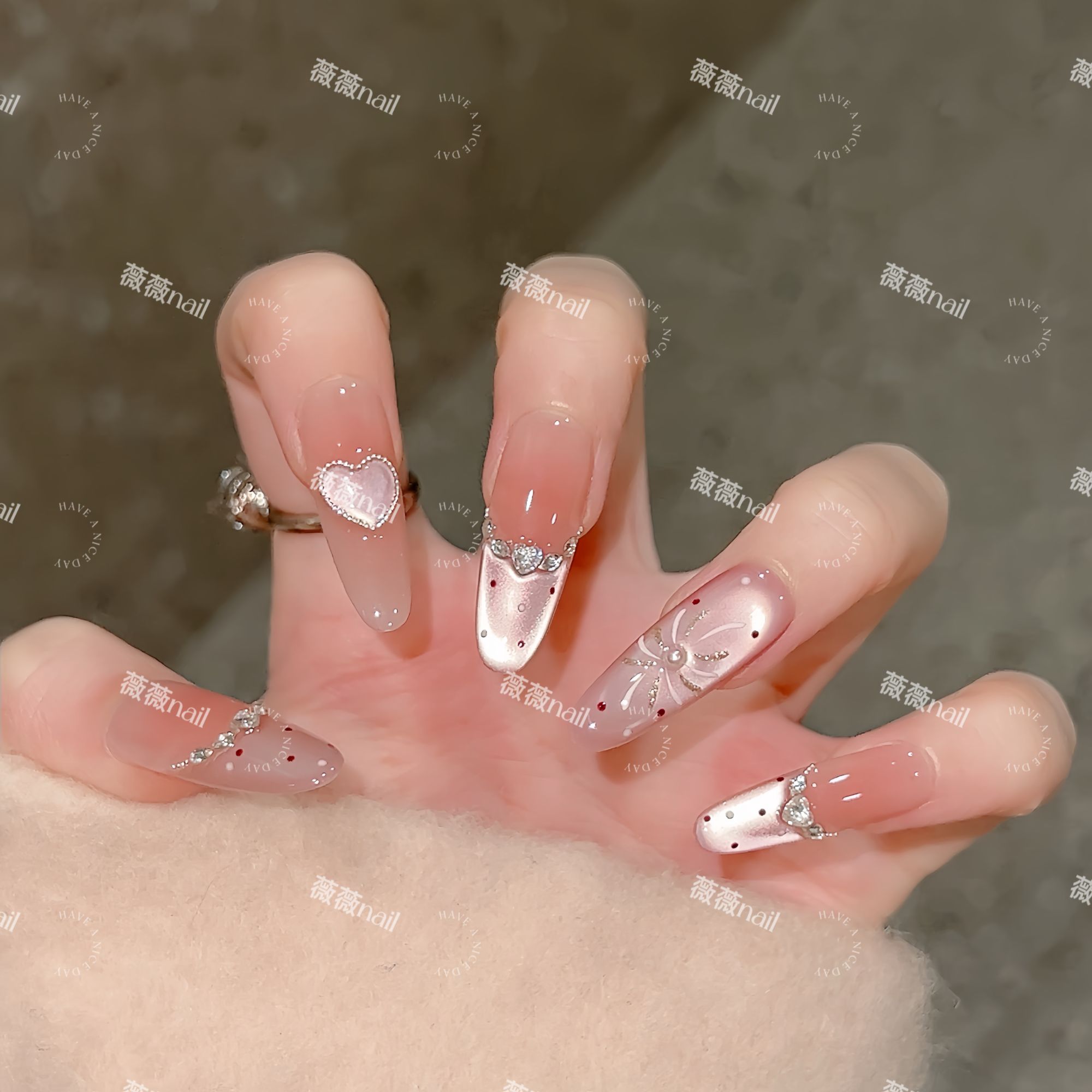 【告白恋人】显白冰透爱心法式猫眼裸色珍珠穿戴甲美甲