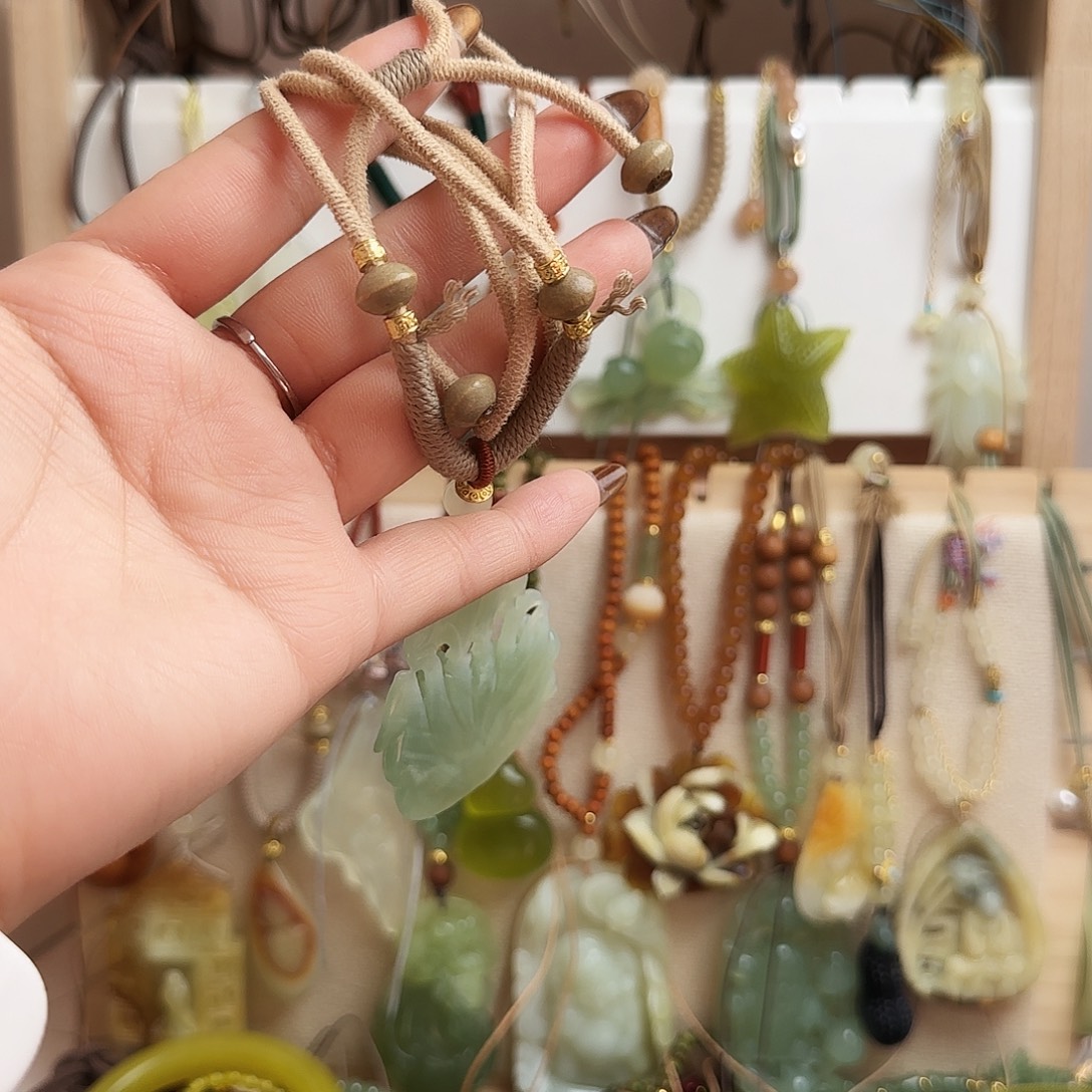 风***温蛇纹石玉合金颈饰