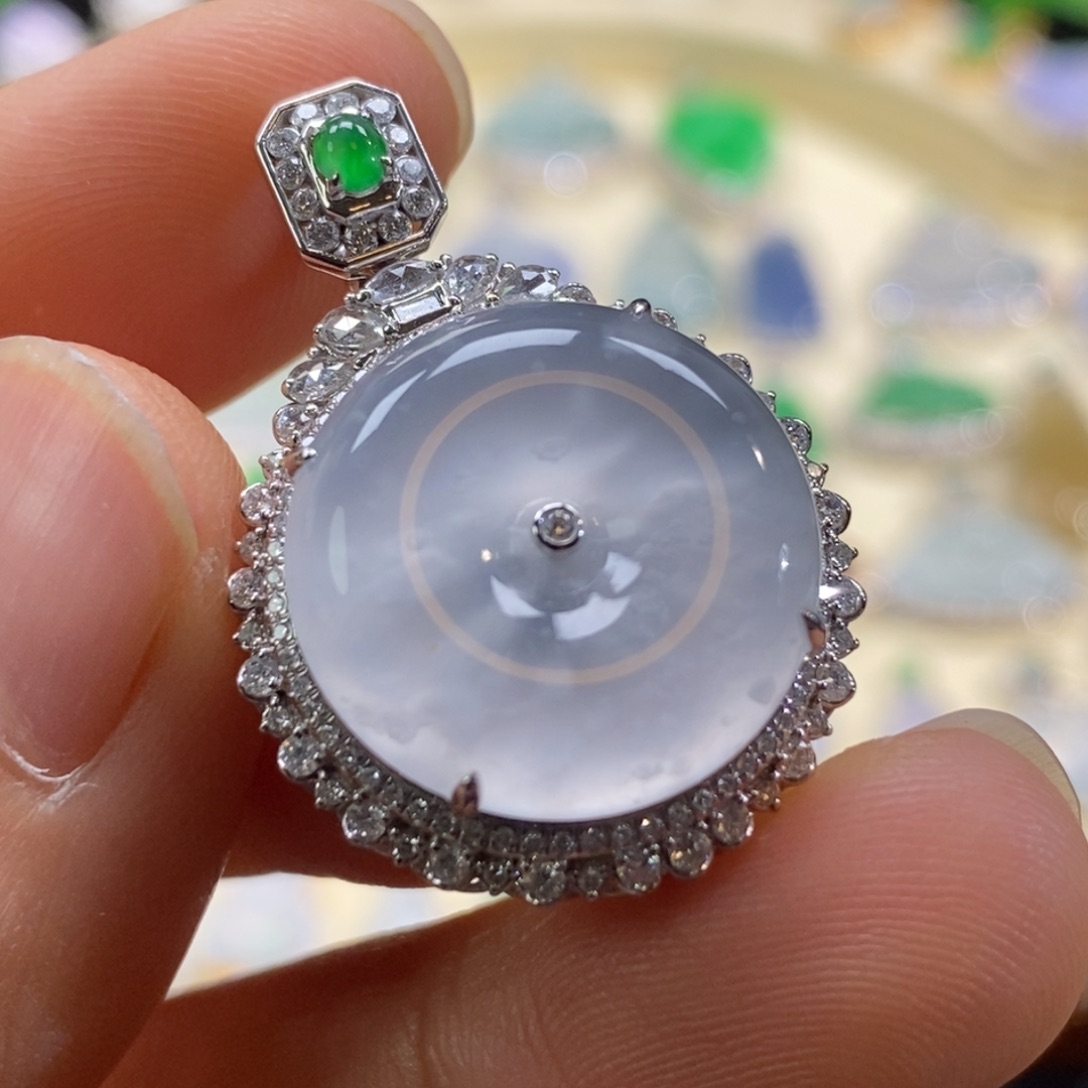 翡翠18K金镶嵌颈饰