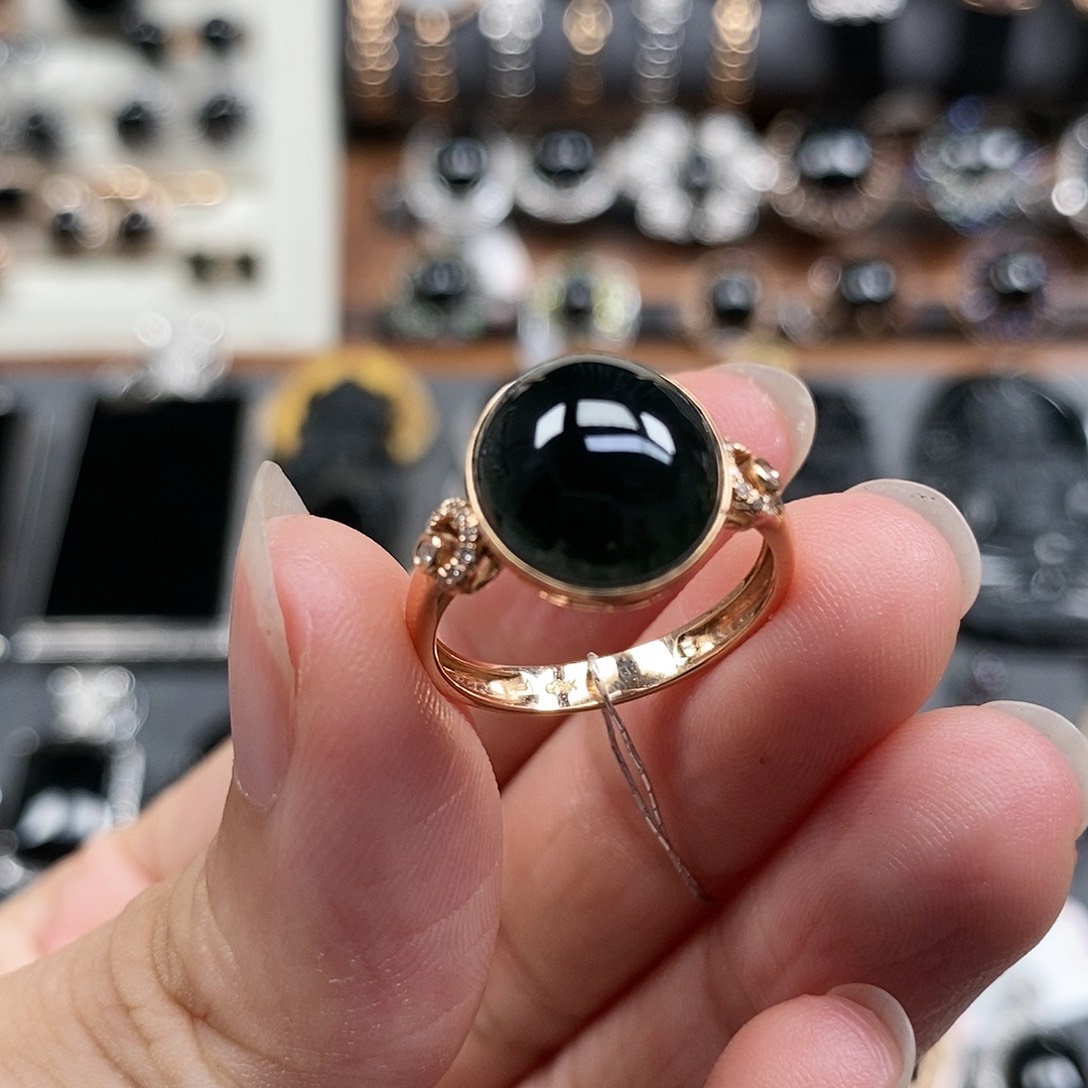 翡翠戒指18K金镶嵌墨翠