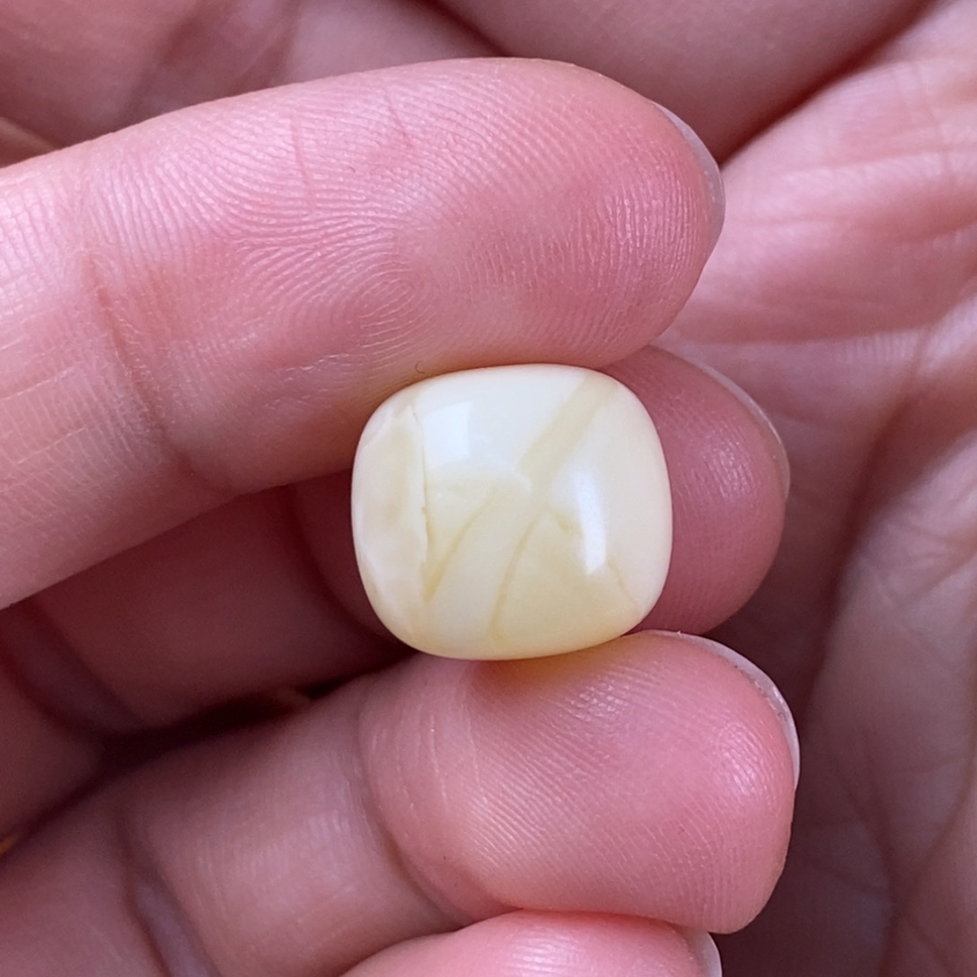 蜜蜡裸石未镶嵌小**生蜜蜡12.1