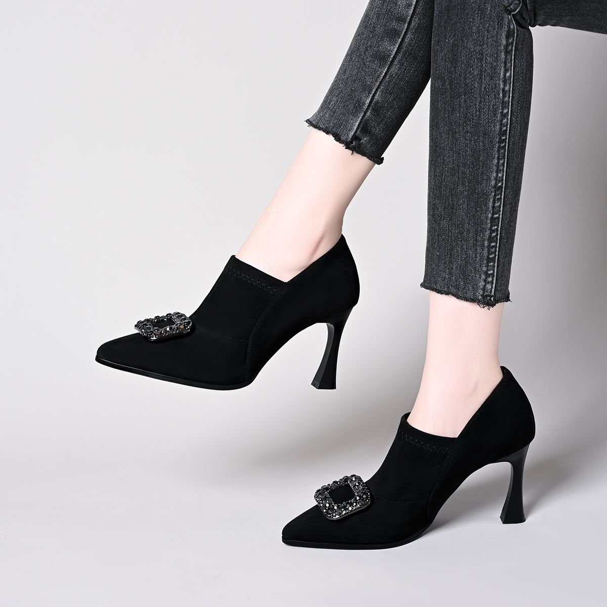 水钻方扣高跟深口女短靴2025春秋新款黑色绒面尖头弹力及踝靴裸靴