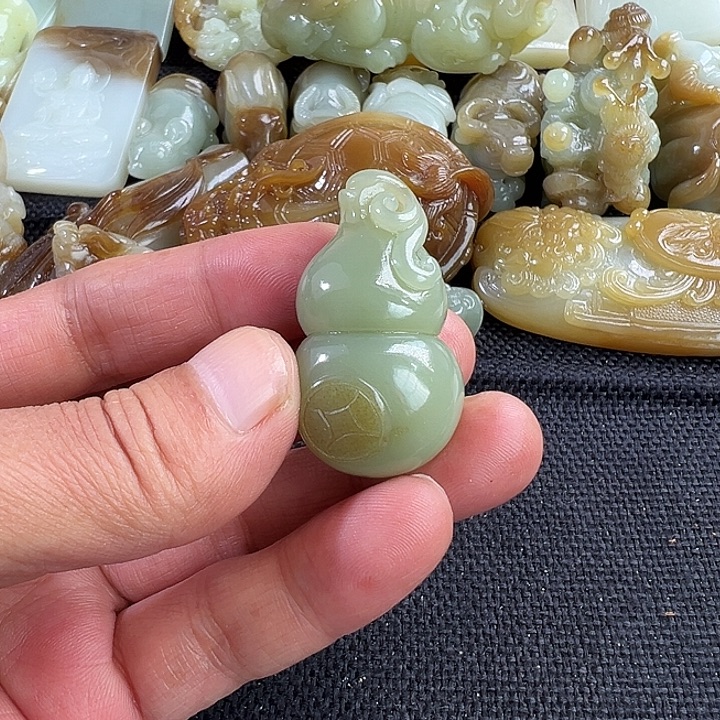 和田玉未镶嵌吊坠(不含链)