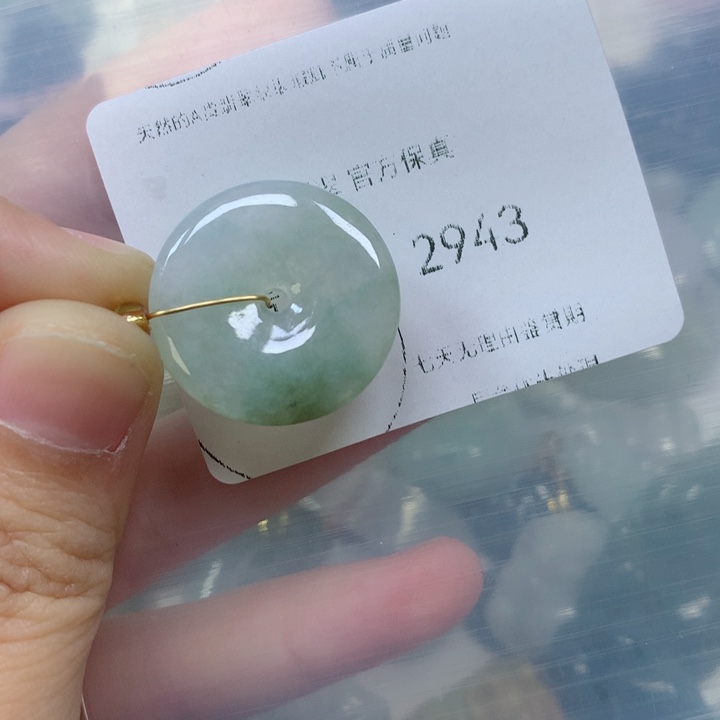 翡翠挂件未镶嵌翡翠