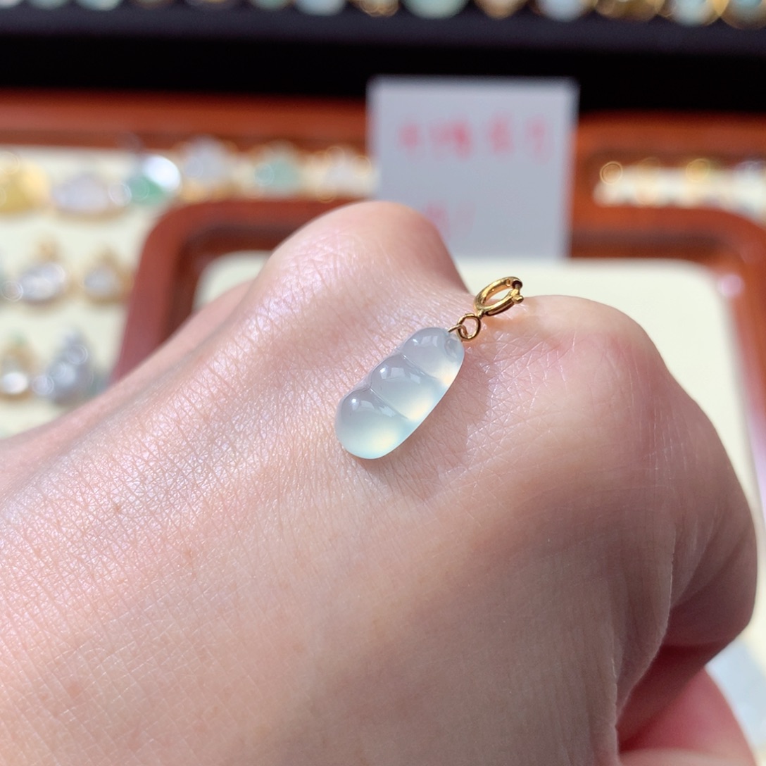 翡翠颈饰18K金镶嵌翡翠